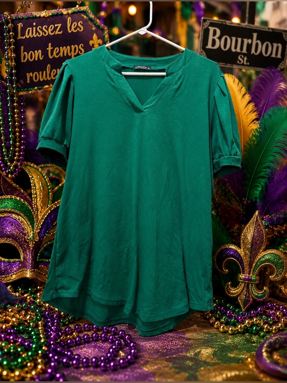 Classic V-Neck Short Sleeve Top in Emerald Green